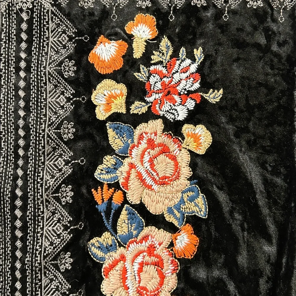 Andree by Unit Plaid Velvet Floral Embroidered 3/4 Sleeve Button Down Top - Picture 10 of 10